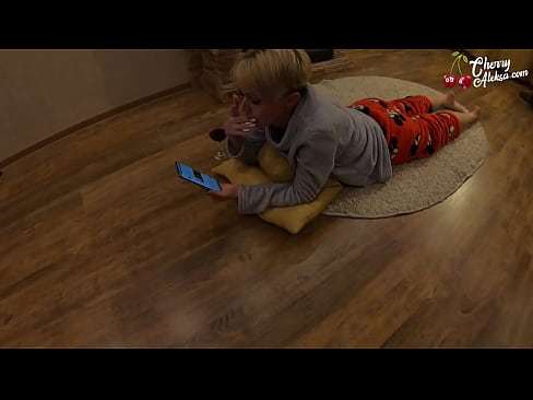 ❤️ 瘋狂的金發女郎吸吮巨大的雞巴並在上面彈跳 - 肛交 ❤❌ 色情視頻 在色情 zh-tw.pornohammer.ru ❌️